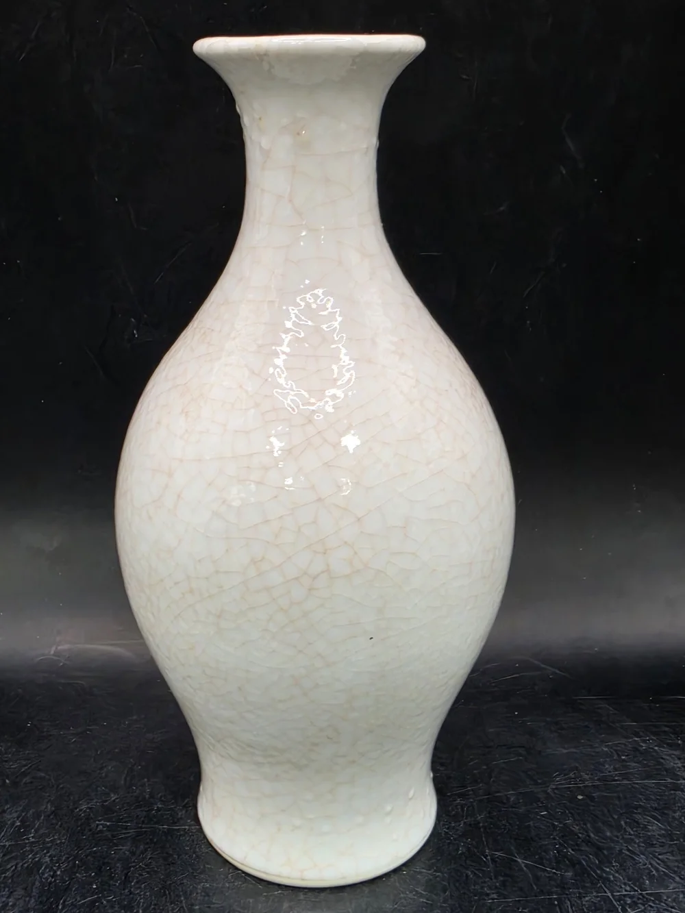 Elegant Crackle-Glaze Ceramic Vase in Cream
